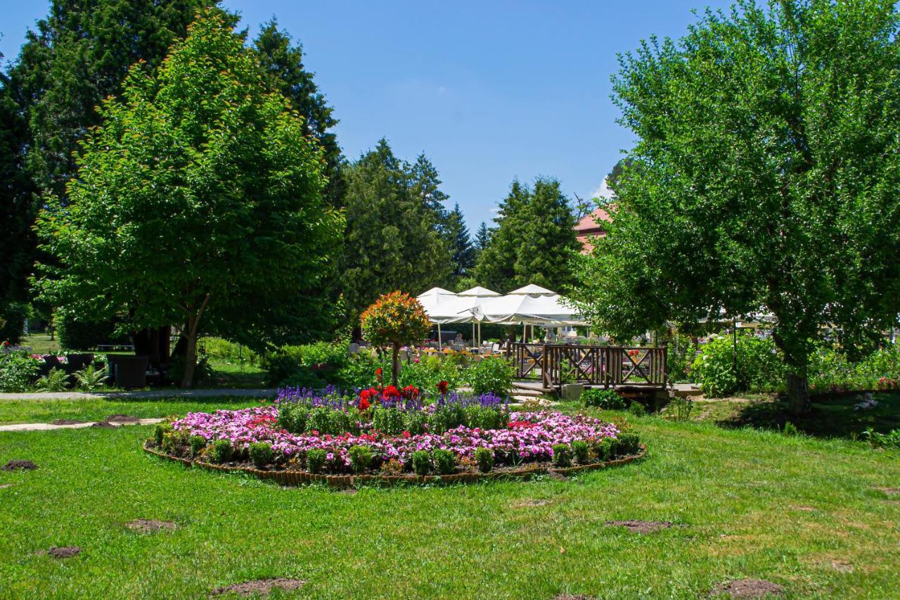 Vila Rozalia Garden Gate Avrig Exterior photo